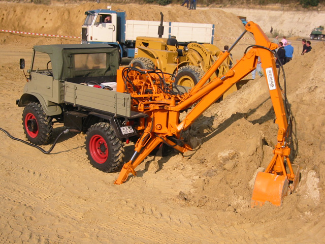 Unimog und Demag